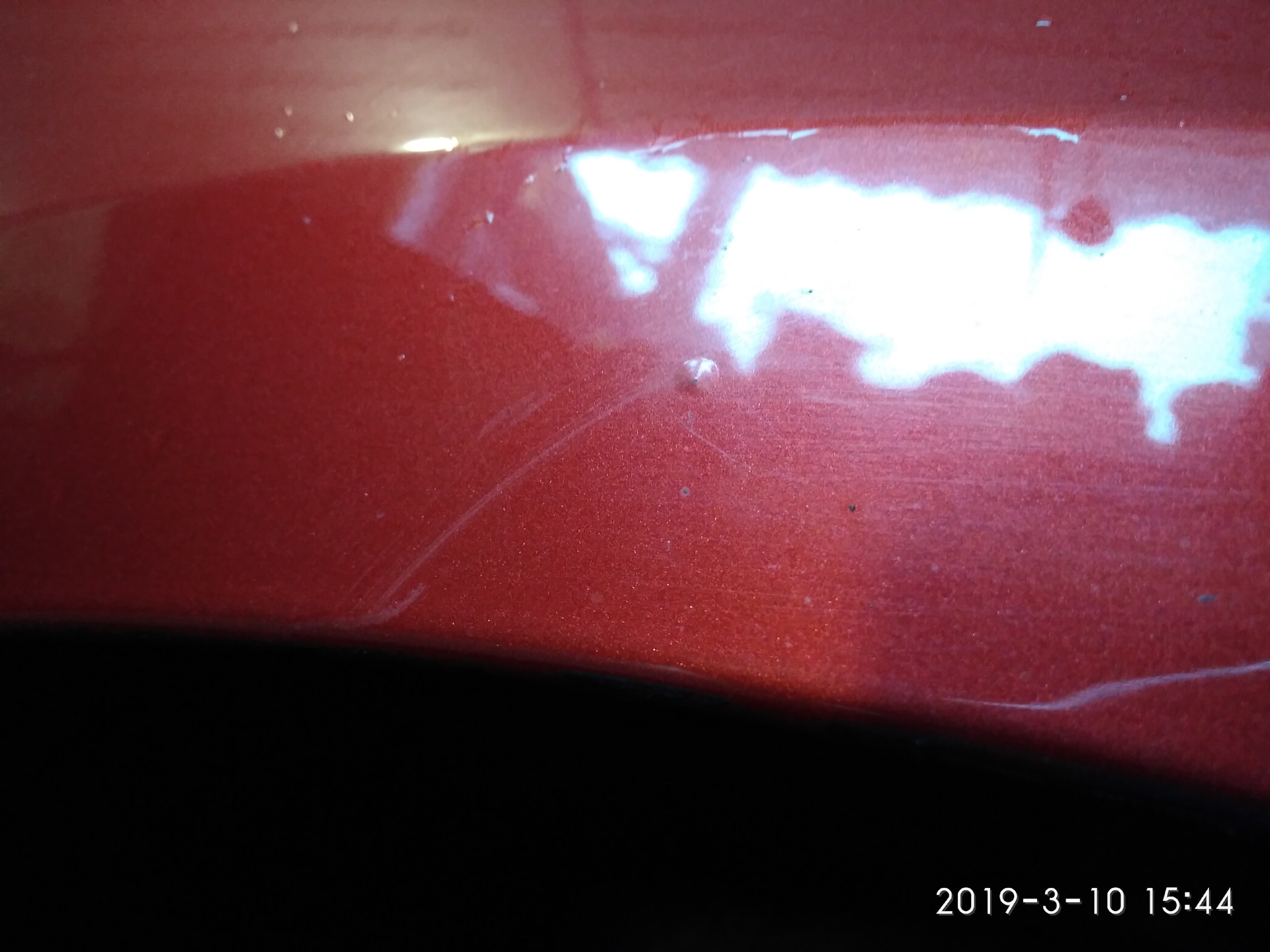 Почему вздувается краска. Киа СИД 2015 вздутие ЛКП багажника. Вспученная краска на авто. Вздутие краски.