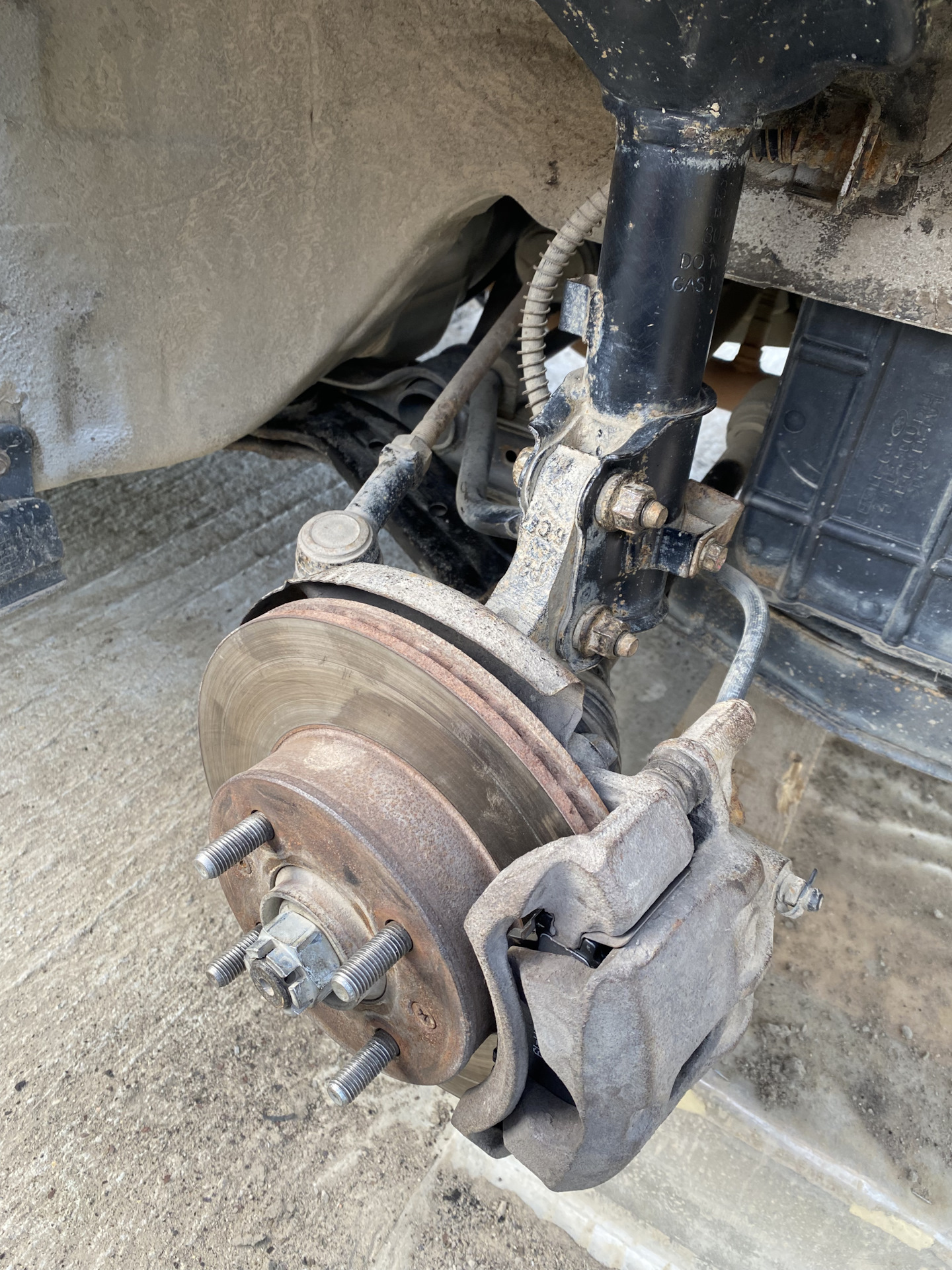 Ремонт: Замена левого ШРУСа; замена передних тормозных колодок; замена ...