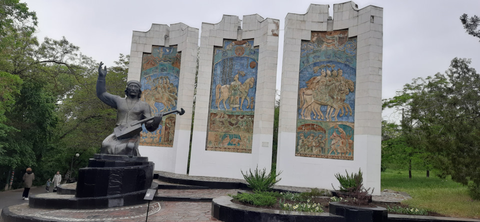 Калмыцкий сказитель Джангарчи, со слов которого было записано главное фольклорное поэтическое произведение калмыцкого народа – Джангар. — Jeep Cherokee (KL)