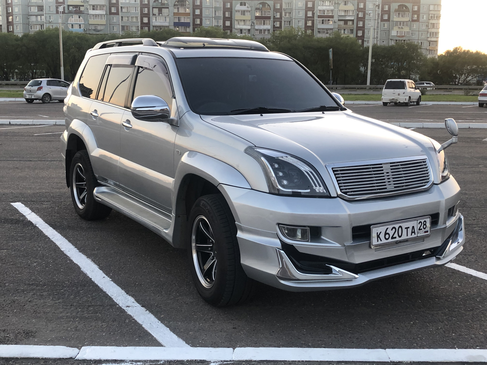 Прадо 120 с японии аукционы. Lexus gx470 Новосибирск. Lexus gx470 с силовыми порогами. Lexus gx470 Новосибирск девушка. Lexus GX С астраханскими номерами.