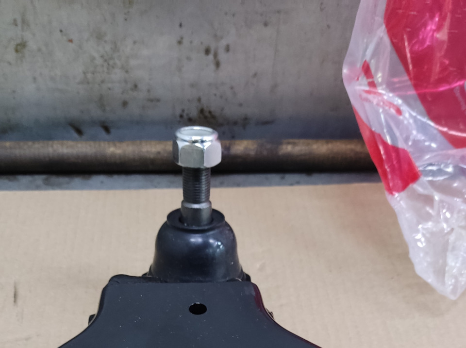 CTR самоконтрящаяся гайка — Toyota Land Cruiser Prado 120-series