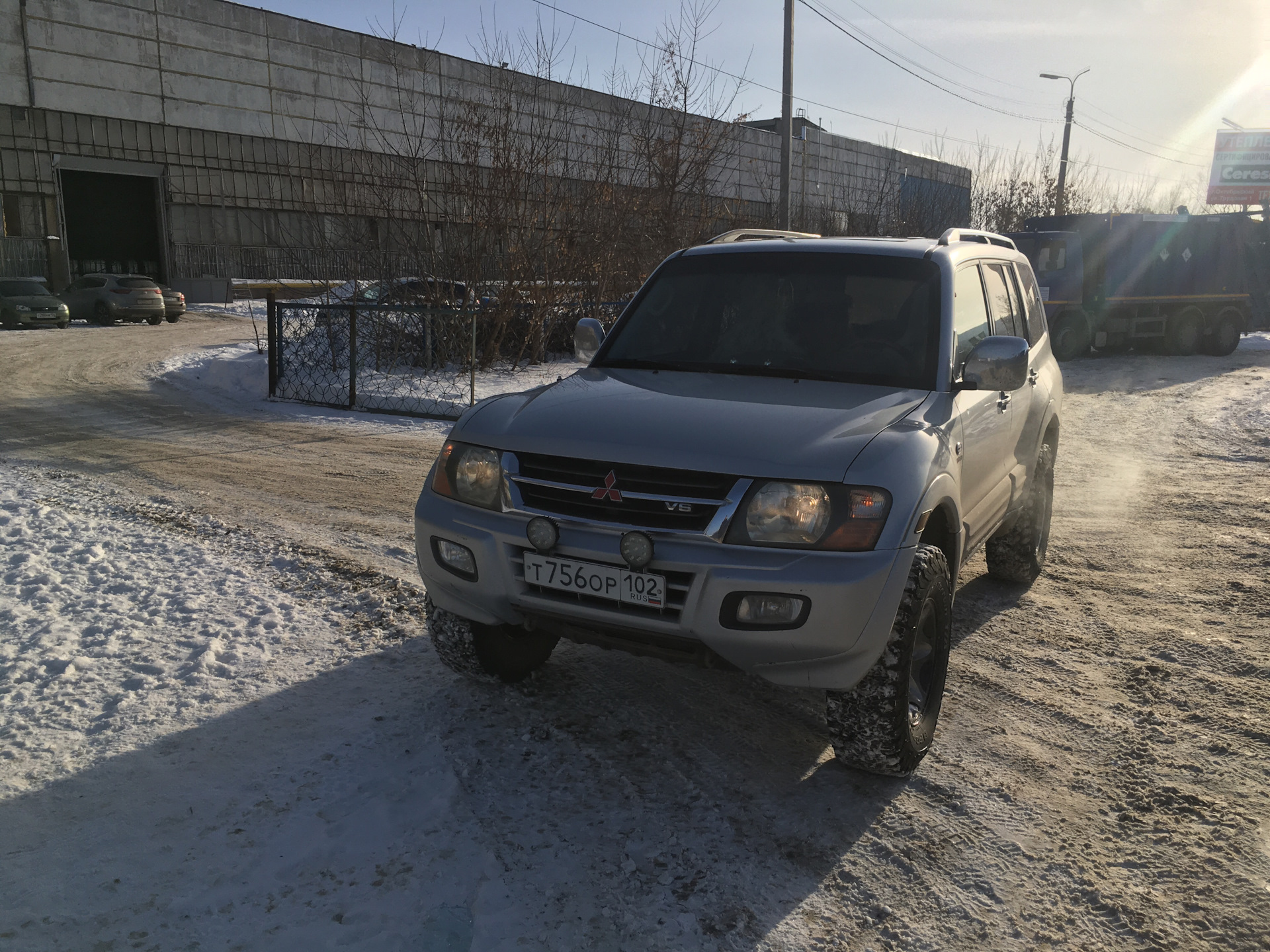 Продано — Mitsubishi Montero III (V60), 3,5 л, 2001 года просто так