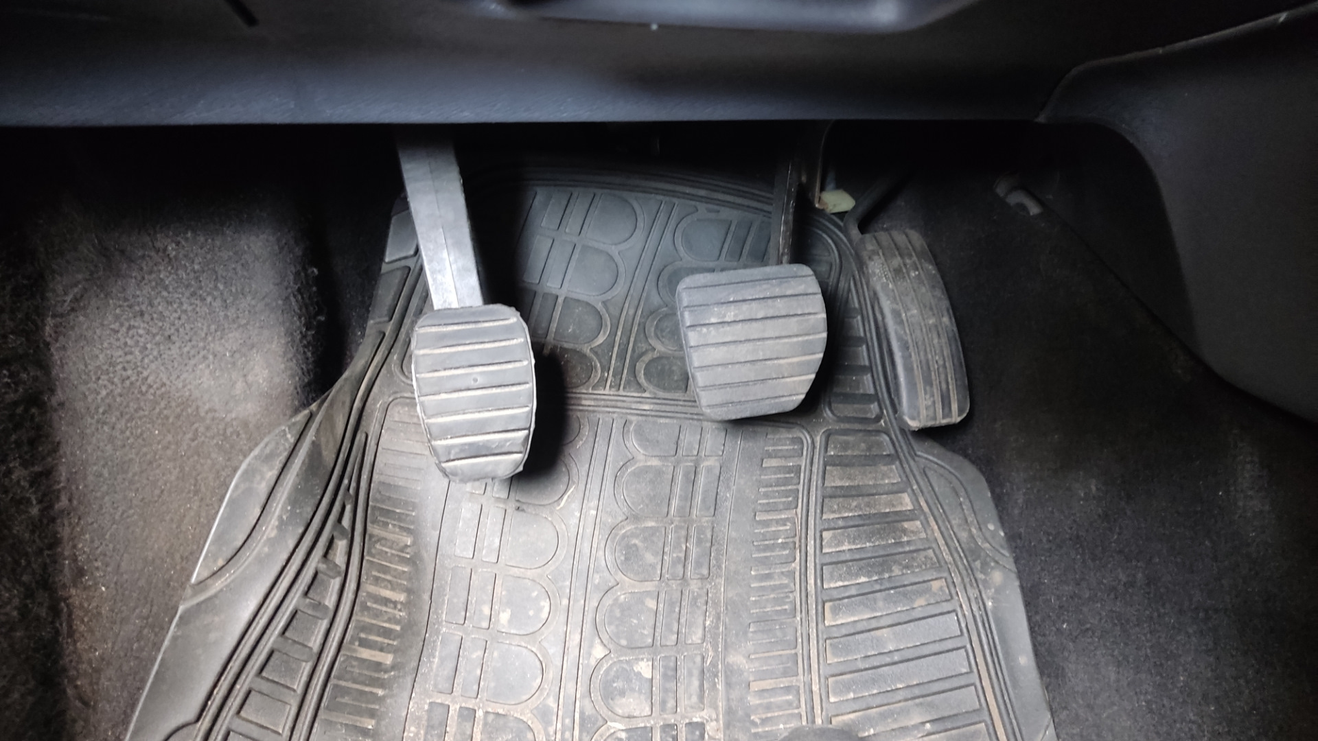 Новые накладки педалей — Renault Kangoo (2013), 1,5 л, 2016 года ...
