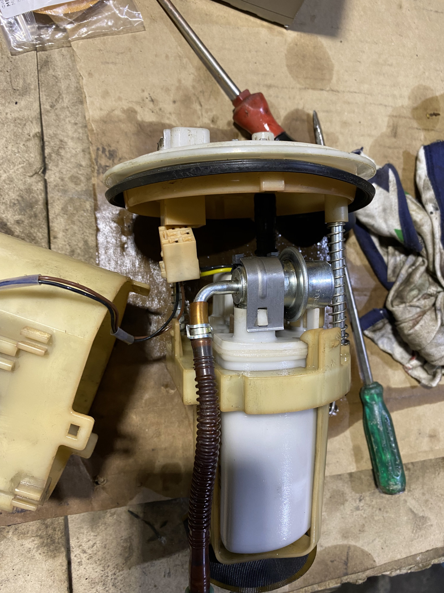 Замена топливного фильтра и масла мкпп — KIA Ceed (1G), 1,6 л, 2008 ...