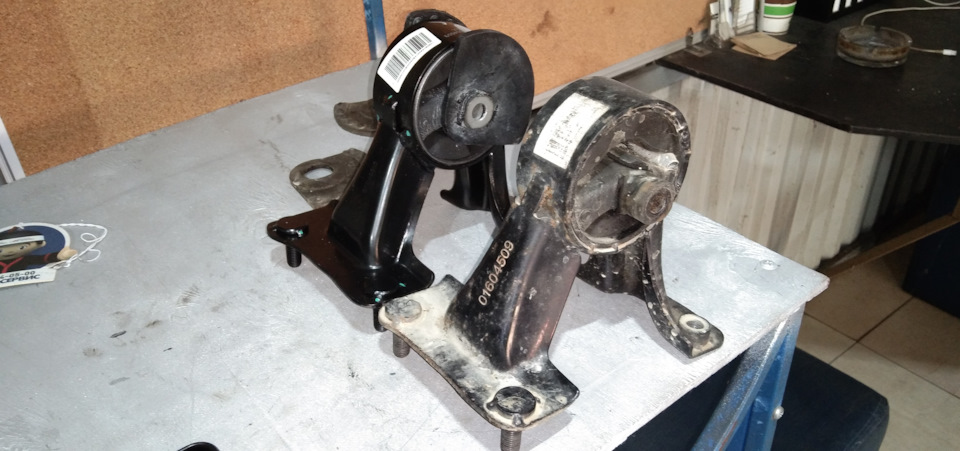 Опора (подушка) двигателя задняя — Geely Emgrand X7, 2 л, 2016 года ...