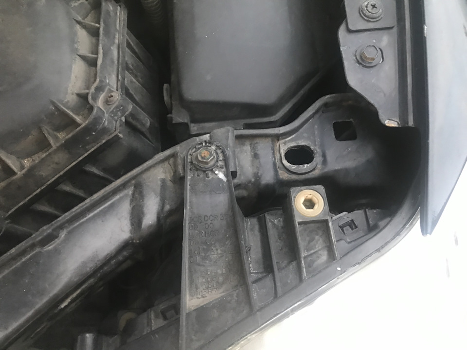 1502247 Отбойник капота / Mondeo-IV, Kuga 07~ Ford | Запчасти на DRIVE2