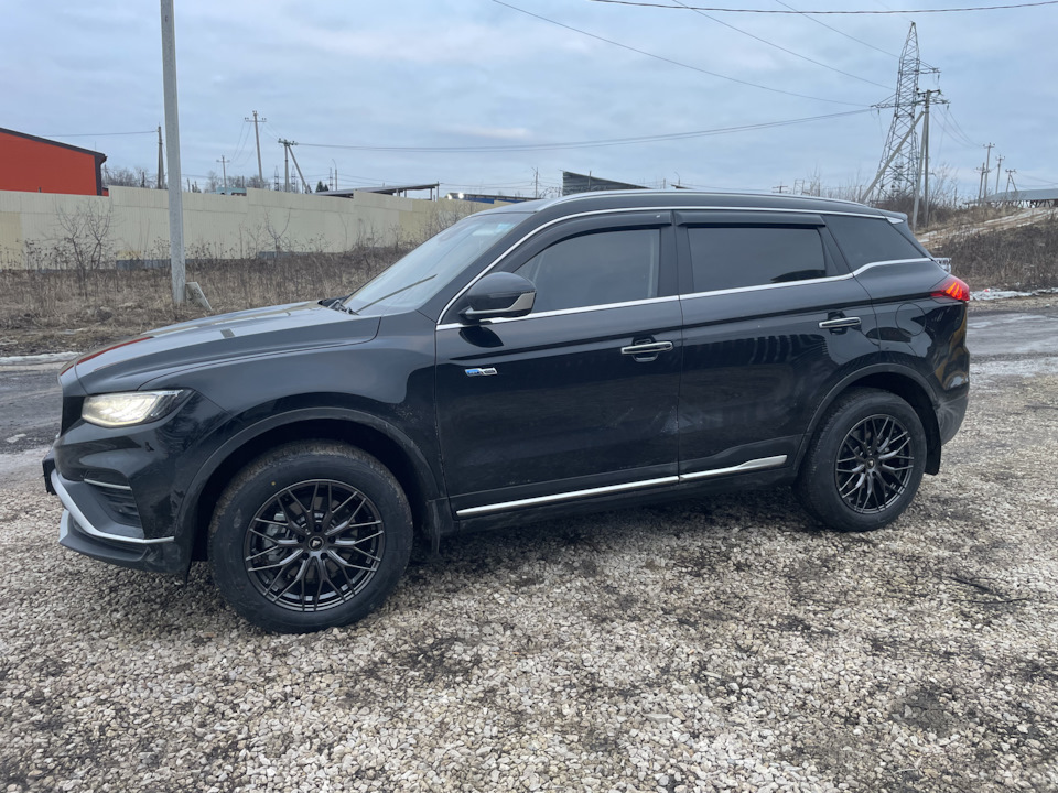 Джили атлас диски r18. Geely Atlas Pro Titanium Gray. Atlas Pro на 20 дисках
