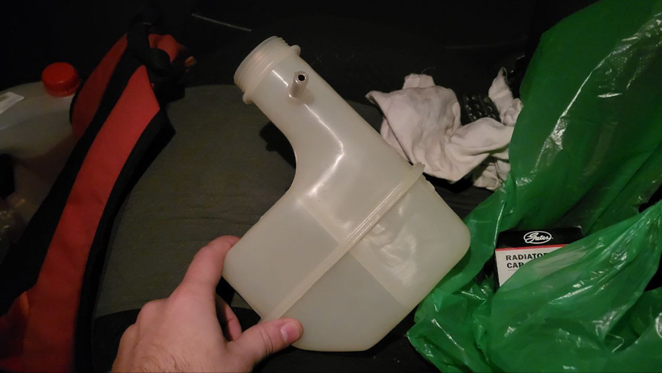 Замена расширительного бачка и крышки, больше не давит антифриз ...