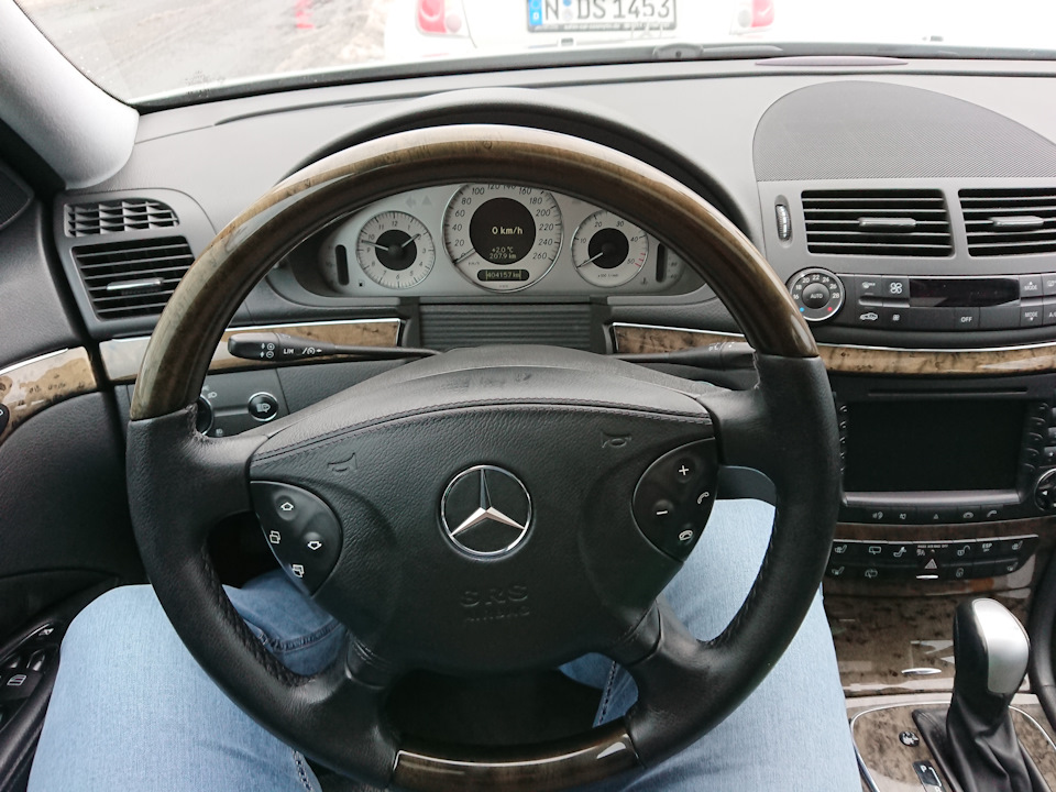 Как снять руль мерседес 211 Заменил руль на деревянный. - Mercedes-Benz E-class Estate (S211), 3,2 л, 2004 г