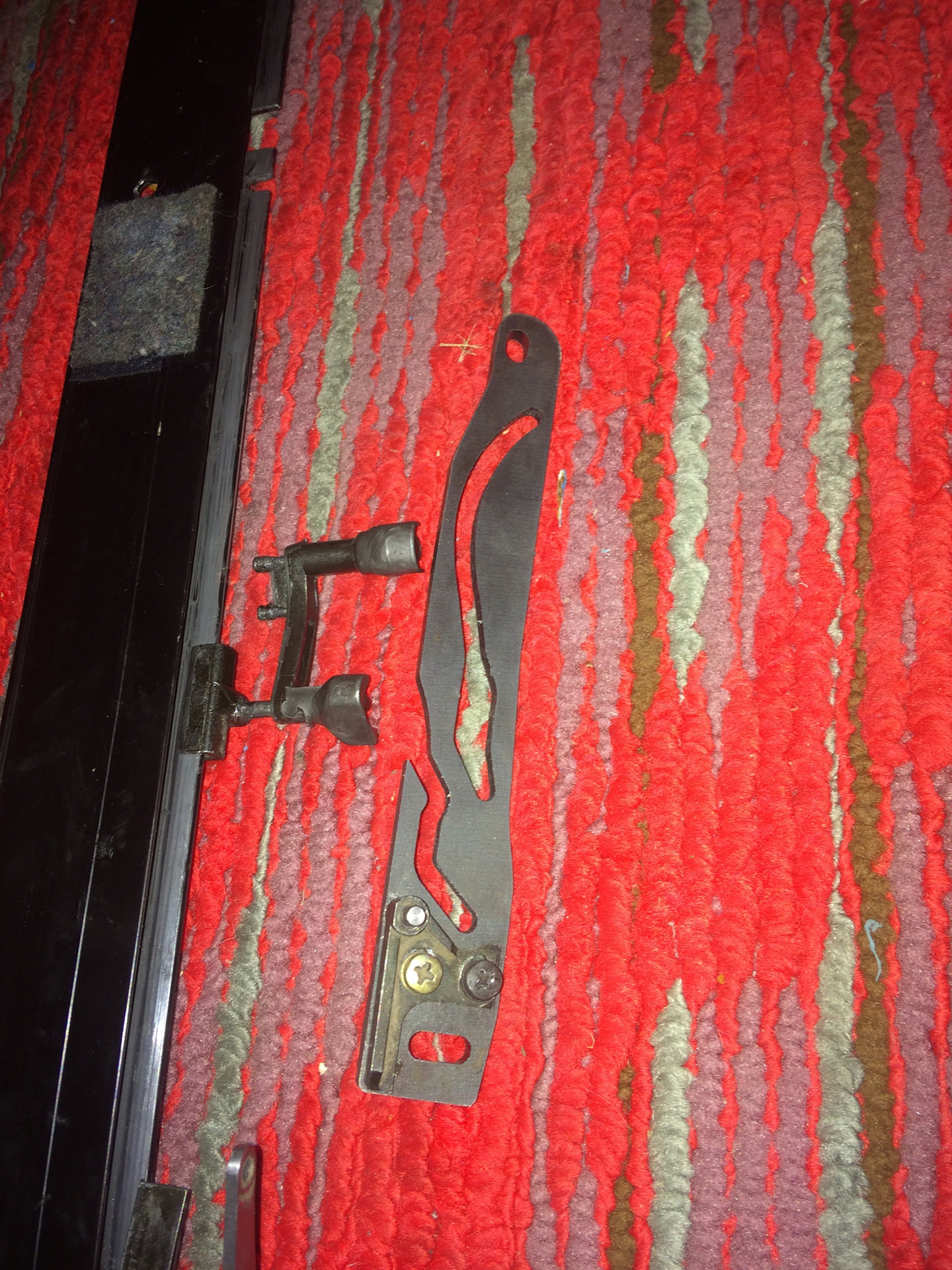 направляющие люка пежо 206. направляющие люка ауди 100 с4. направляющие люка ауди 80. ремкомплект люка бмв е38. направляющия люка ауди в80 в4.