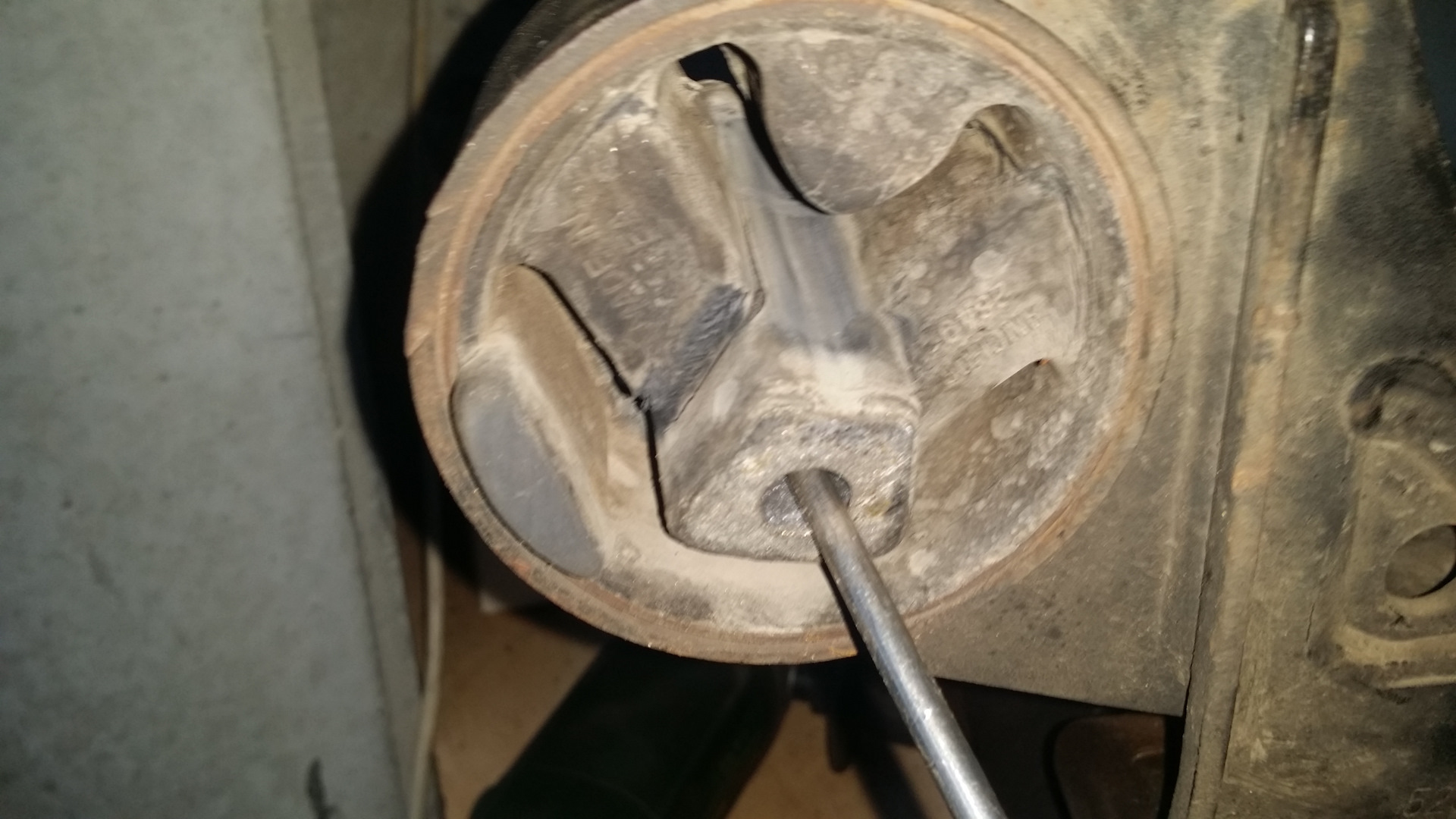 Замена задней опоры двигателя. — Chrysler Town and Country III, 3,8 л ...