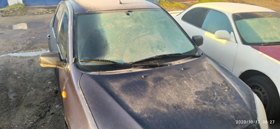 По утрам бывает лёд на стекле. Из-за чего греть приходилось. Но как обычно тряпку на лобовое и можно не греть особо. — Lada Granta