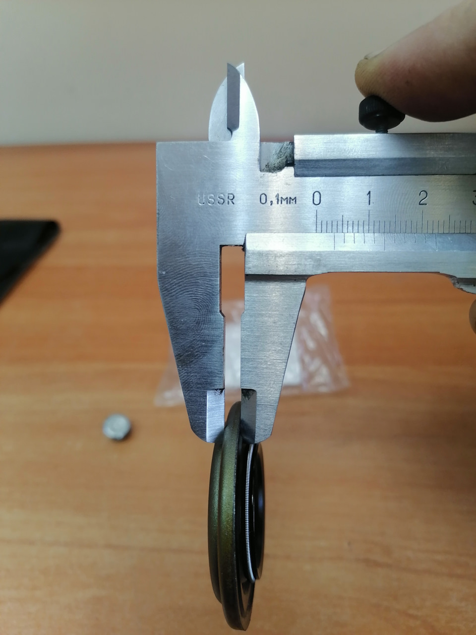 Замена сальников свечных колодцев на ниссан примера р12 с двигателем ...