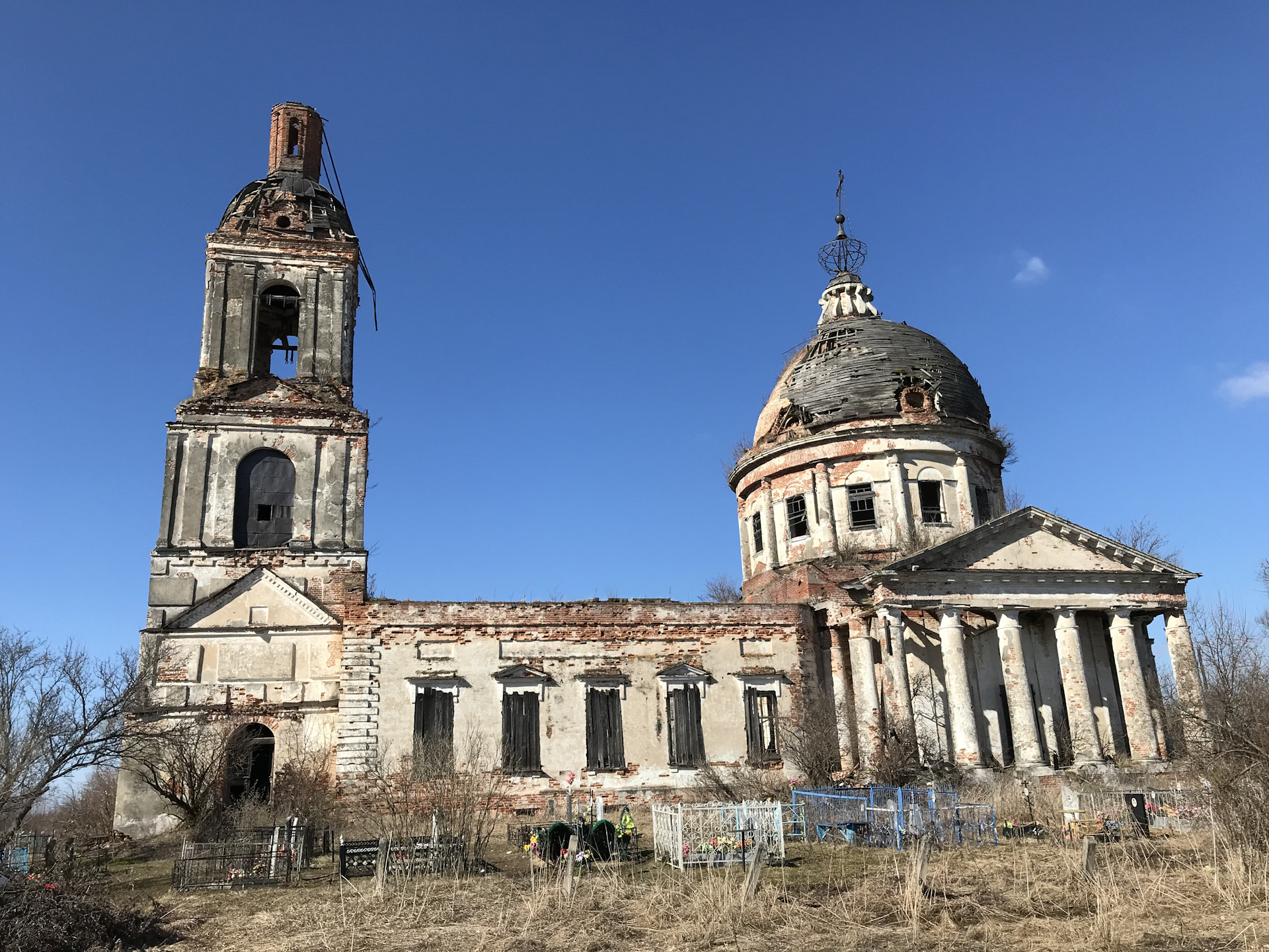 Никольское ярославская. Николо Ярославская область храм. Заброшенный храм Николая Чудотворца село. Заброшенный храм Николая Чудотворца село Поречье. Савино Ярославская область заброшенный храм.