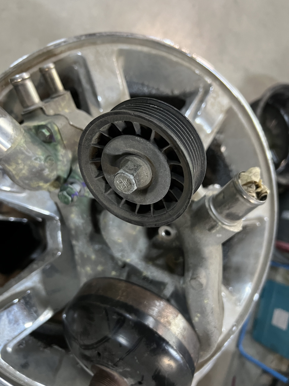 Ролик, найденный на складе — Cadillac Escalade (3G)