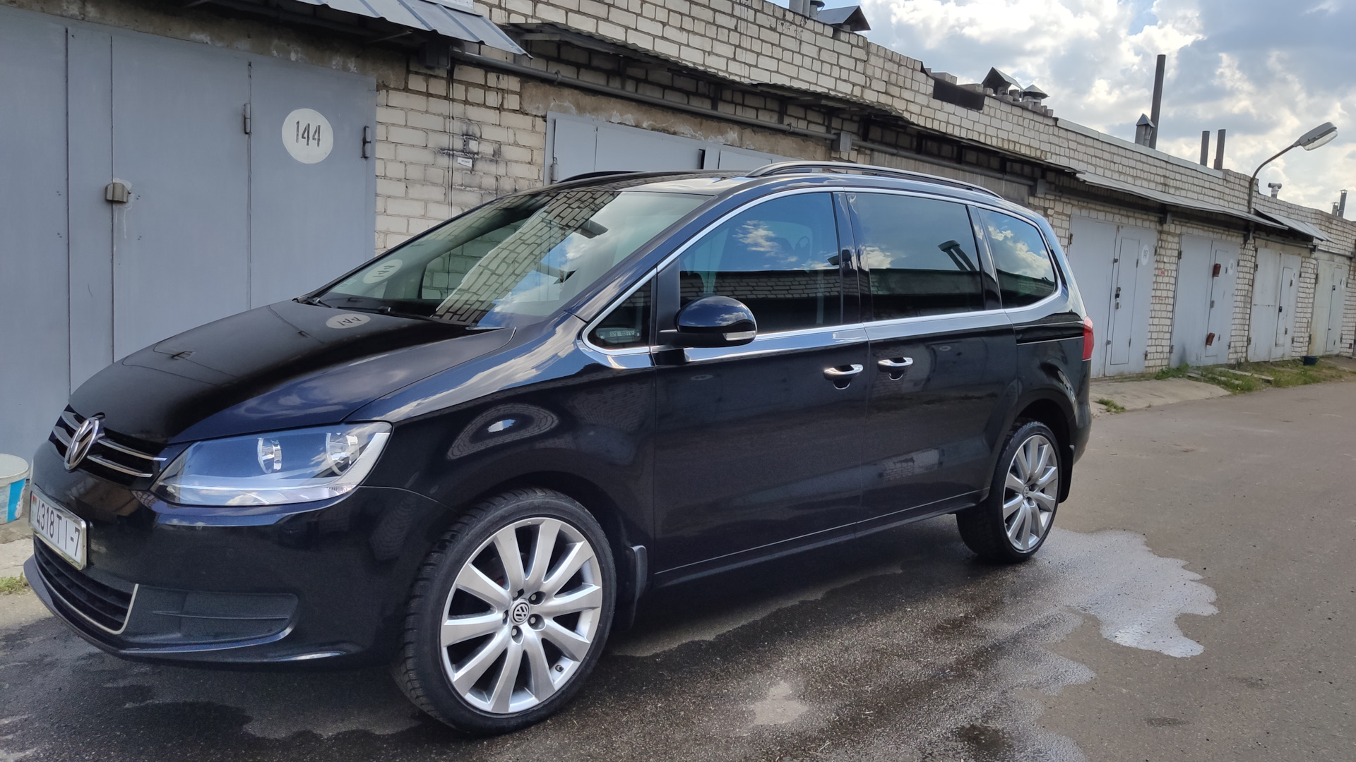 Volkswagen Sharan (2G) 2.0 дизельный 2011 | на DRIVE2