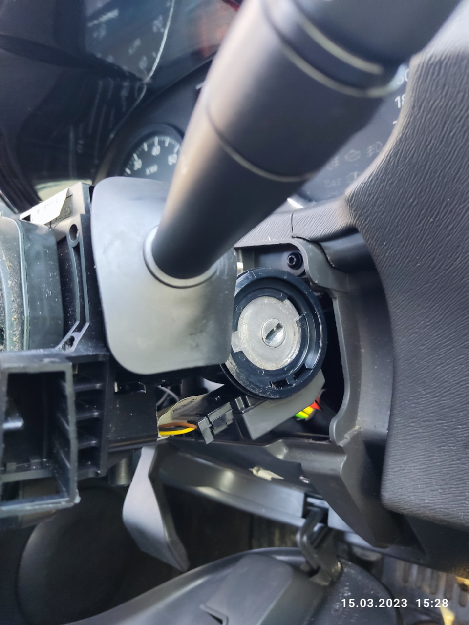 Замена подрулевого переключателя - Nissan Almera V (G11/15), 1,6 л, 2014 года за