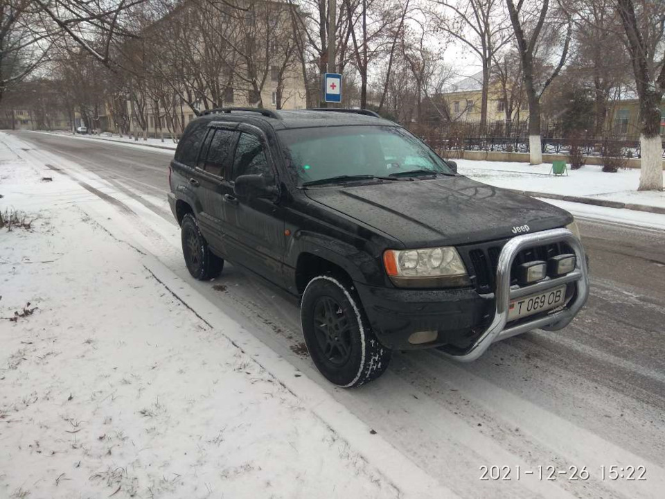 Jeep Cherokee 2000 с кенгурятником