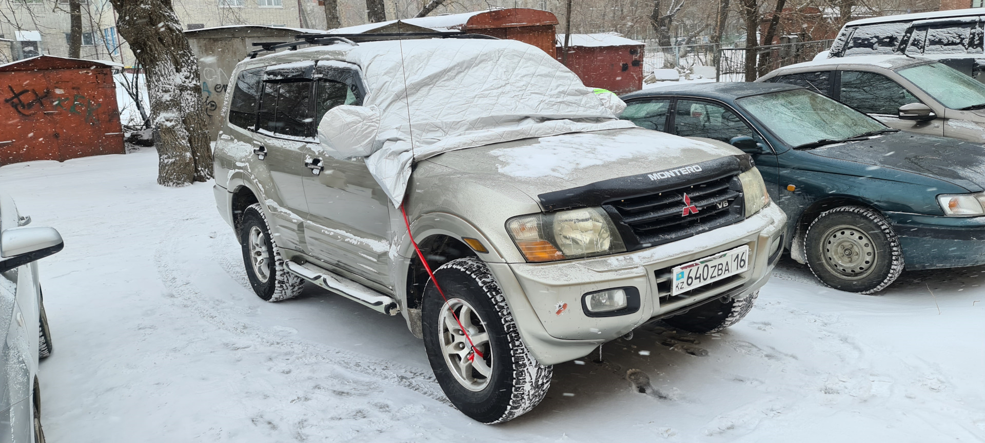 Приобрёл накидку на лобовое стекло. — Mitsubishi Montero III (V60), 3,5 л,  2001 года | аксессуары | DRIVE2