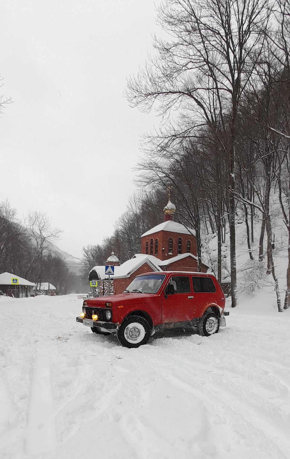 а кто сидит дома, когда зима подкинула снега? — Lada 4x4 3D, 1985 года |  фотография | DRIVE2