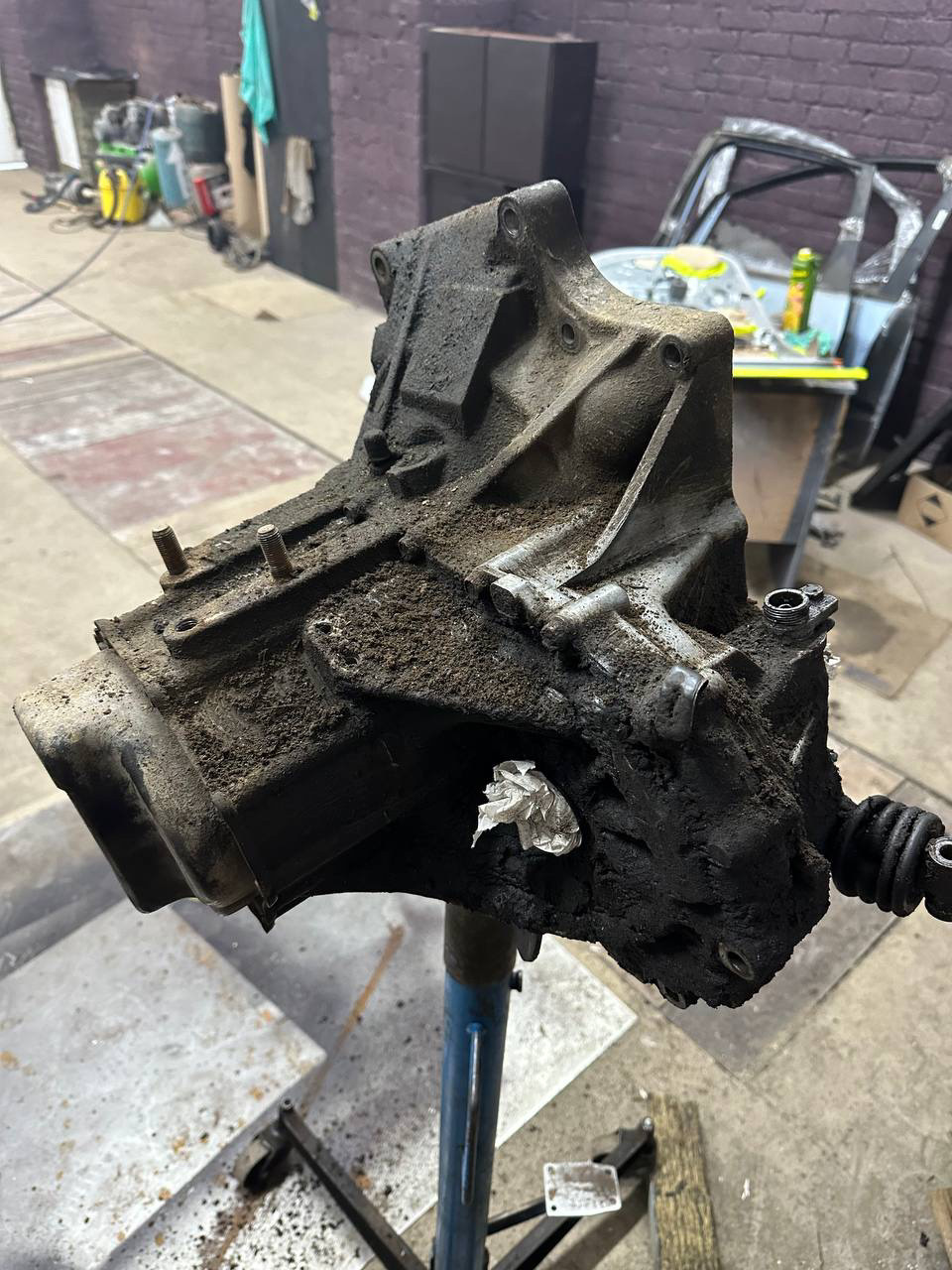 Замена МКПП И ВЫЖИМНОГО ПОДШИПНИКА😳😳😳 — Mazda 323 IV, 1,8 л, 1990 года ...