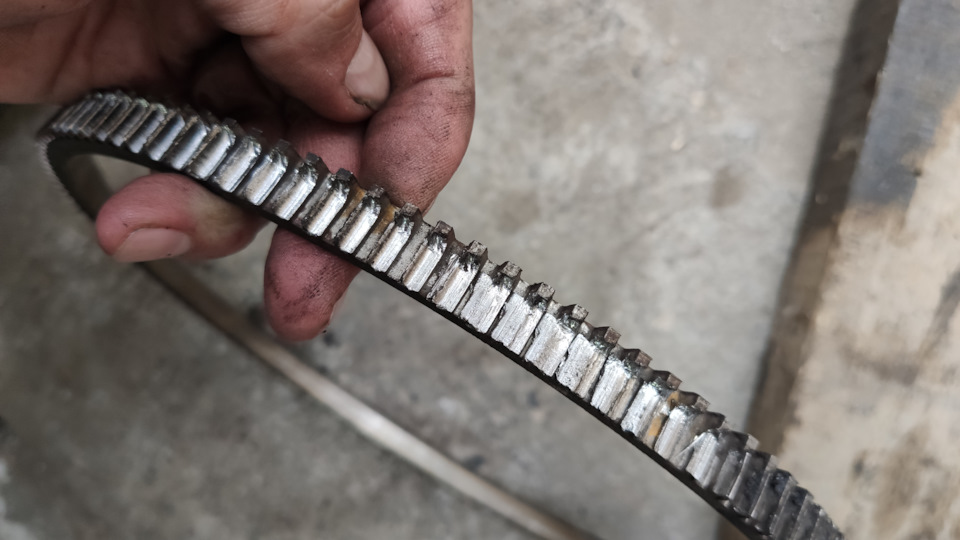 Сказ о том, как съело зубья маховика и как при этом поменять пол-машины ...