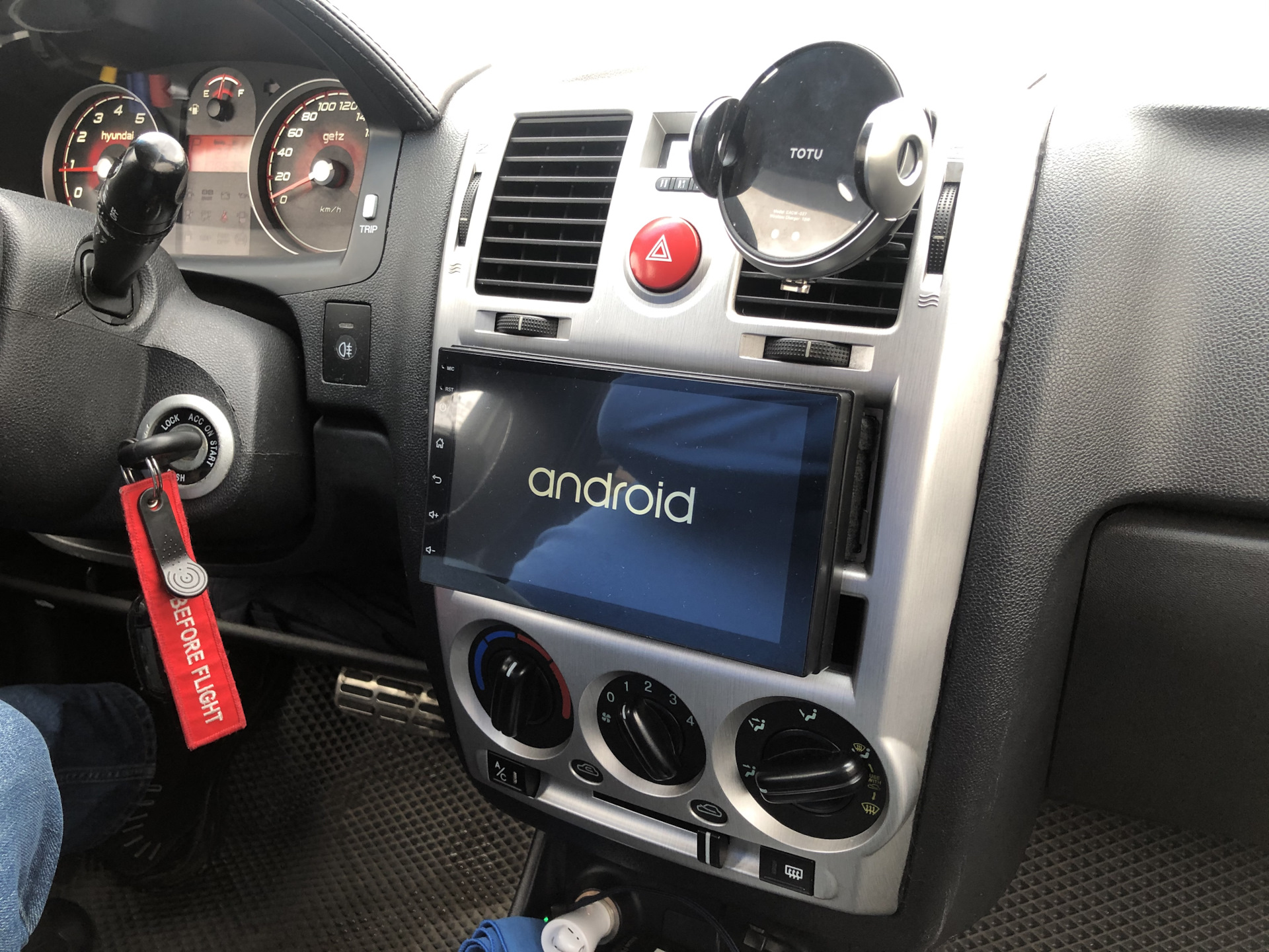 Магнитола в гетц 2008 год. Hyundai getz магнитола 2 din. Android магнитола hetz hertz auto. Рамка на хендай гетц 2 din. Магнитола на хендай гетц 2004 года.