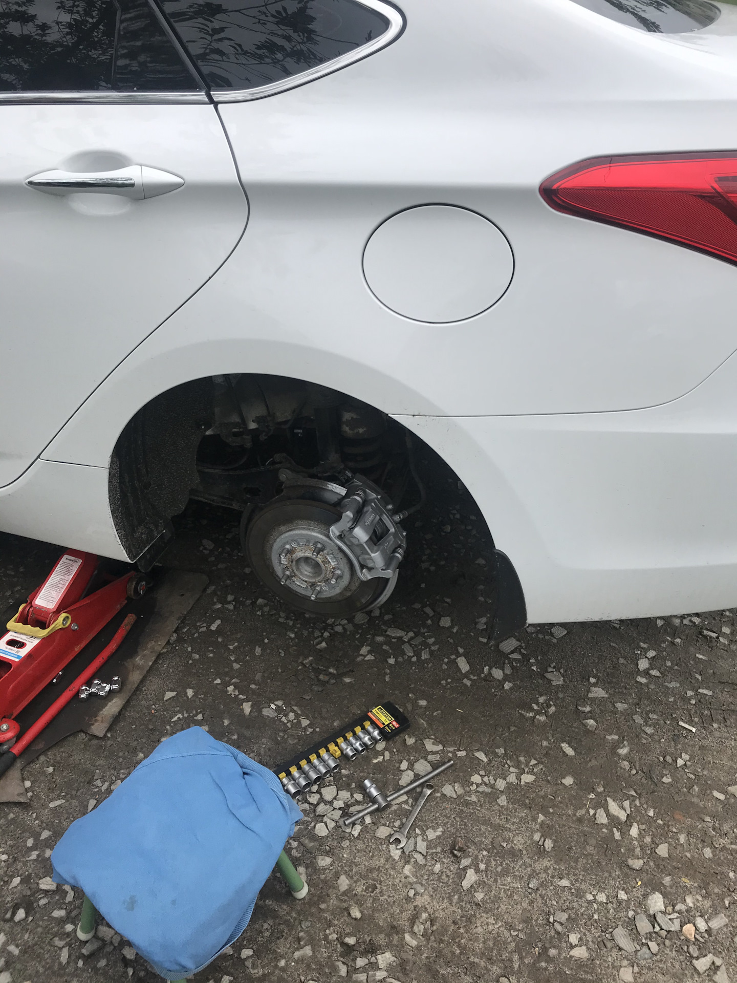 Направляющие суппортов — Hyundai i40, 2 л, 2014 года | поломка | DRIVE2