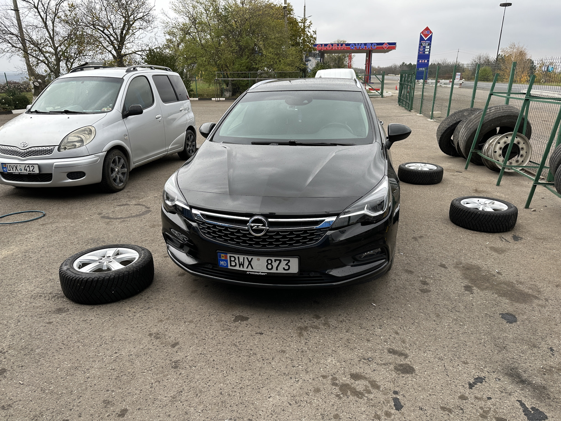 Замена зимних колёс и нестандартное программирования датчиков давления ...