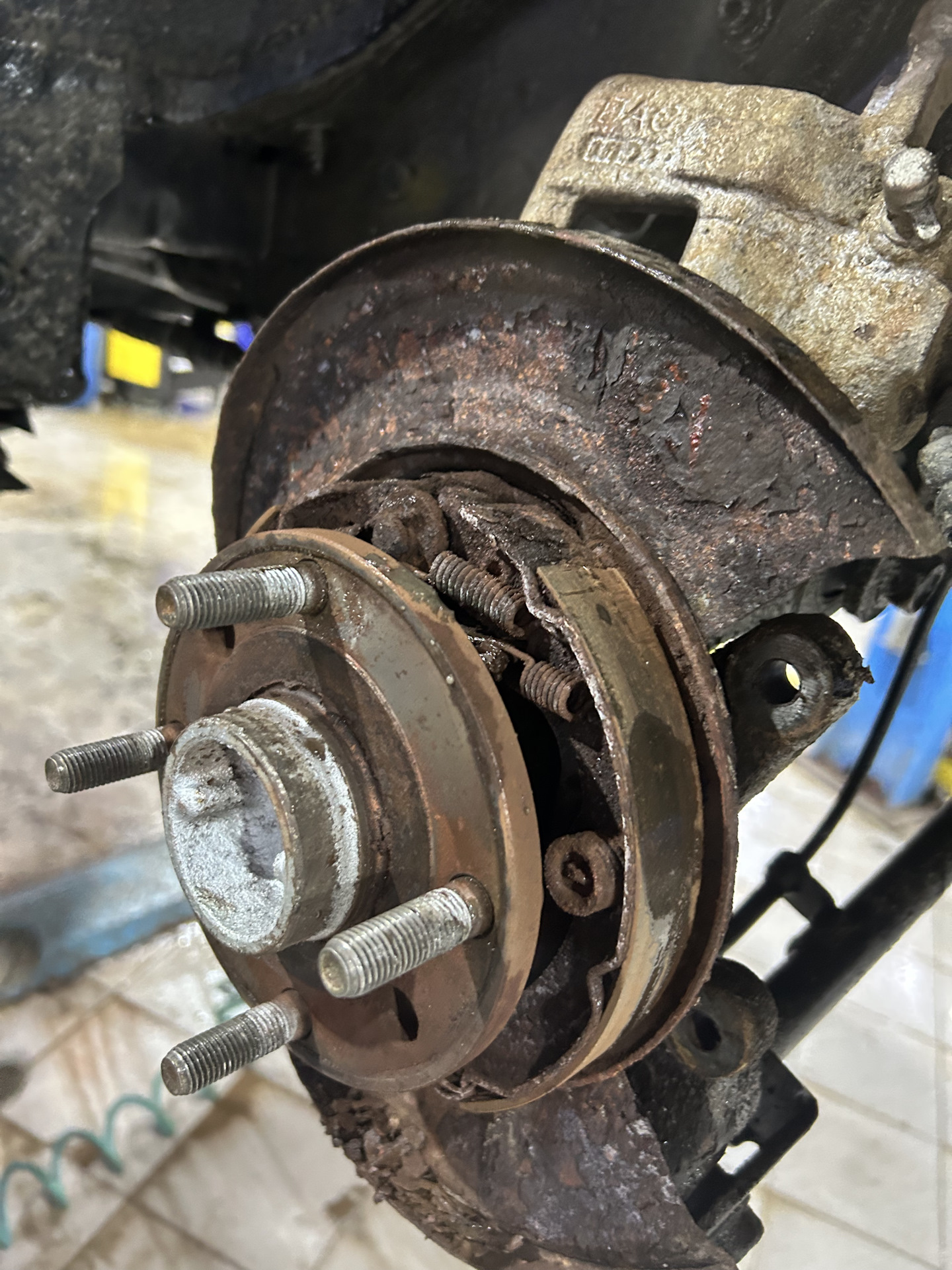 Демонтаж колеса