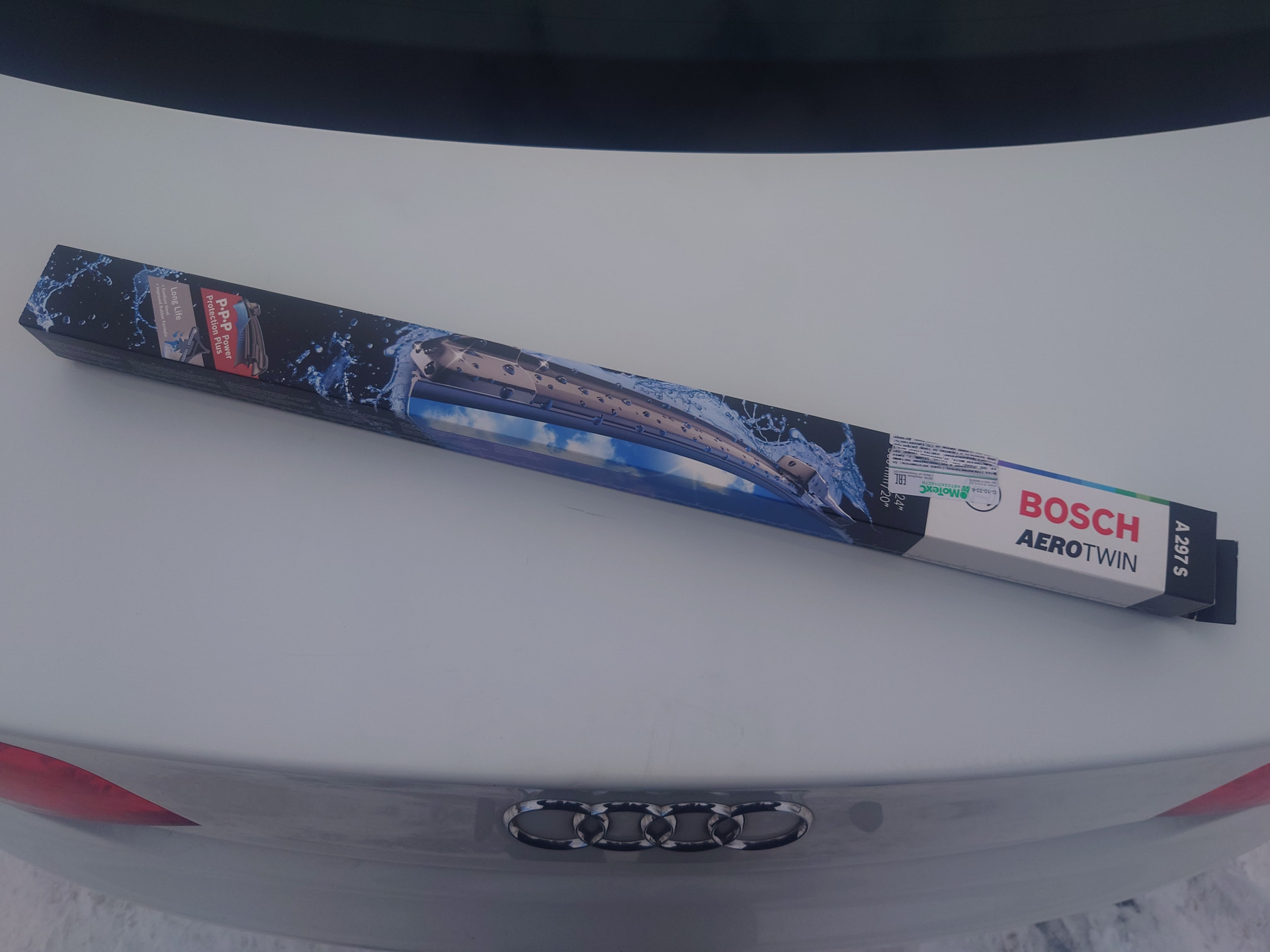 Замена щеток стеклоочистителя — Audi A4 (B8), 1,8 л, 2011 года ...