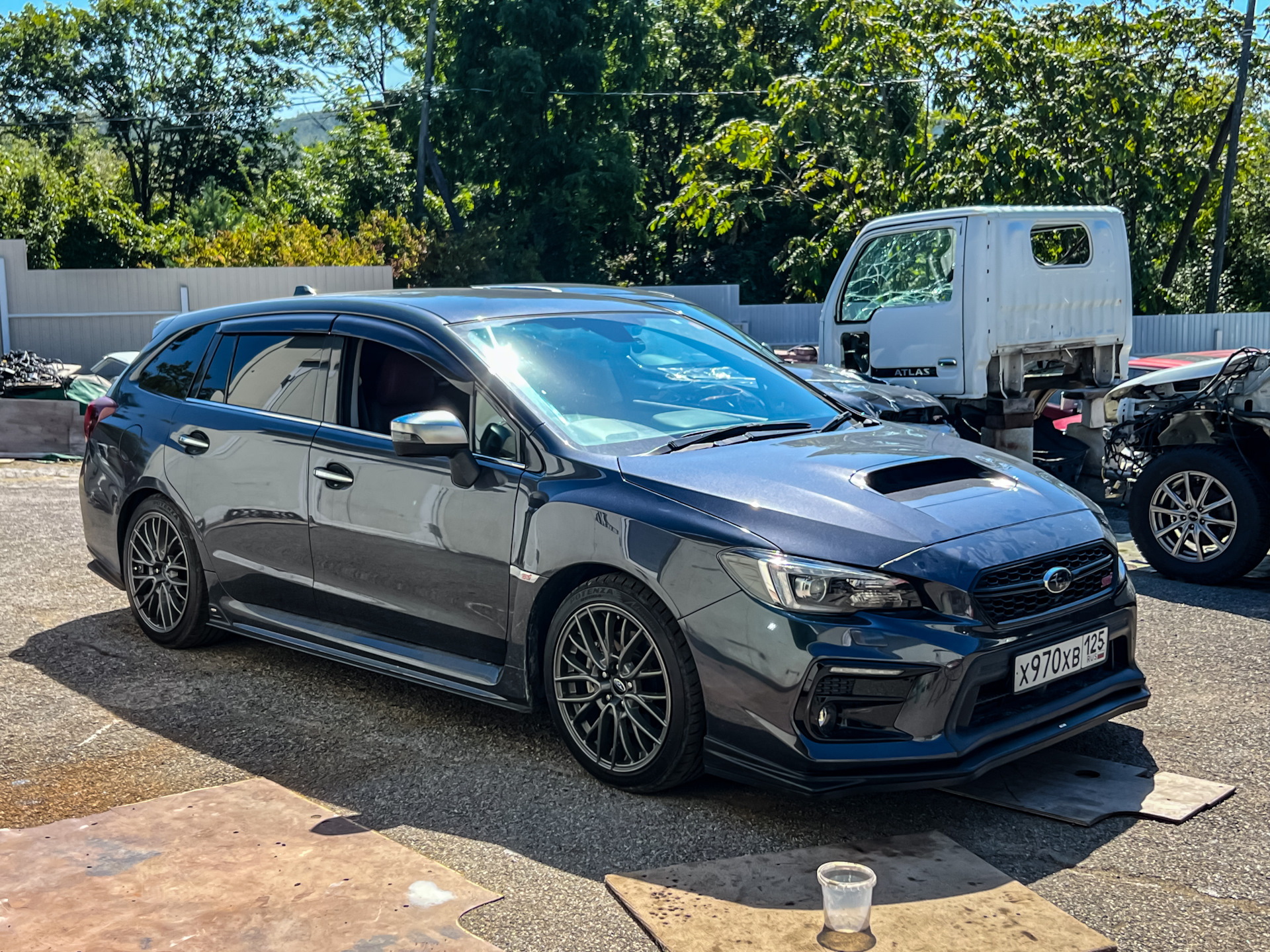 Levorg масло. Subaru Levorg XXR 527 18". Субару Леворг 300 л.с. Subaru Levorg матовый графит. Цвет Subaru Levorg Gunmetal.