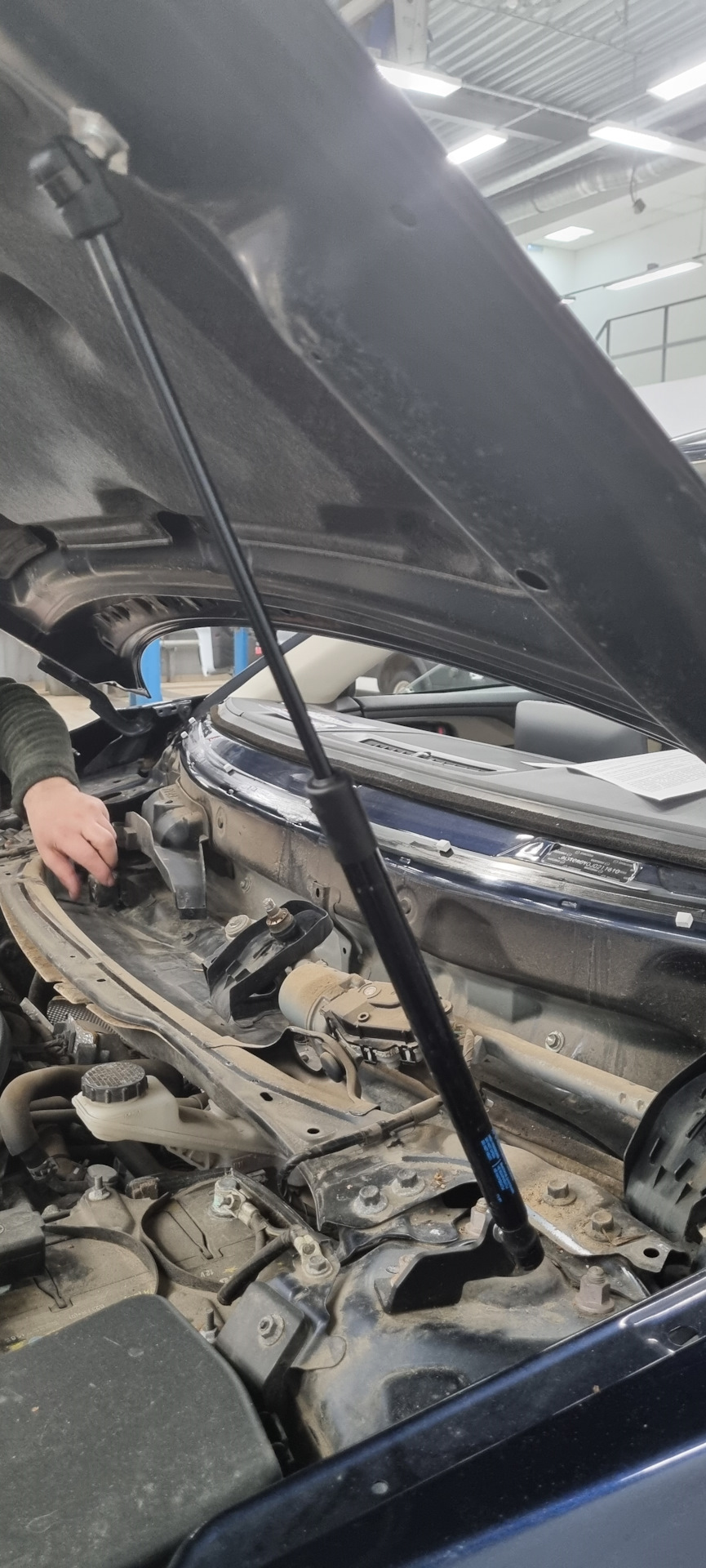 Лобовое стекло "Benson" — замена. — Mazda CX-9 (2G), 2,5 л, 2017 года ...