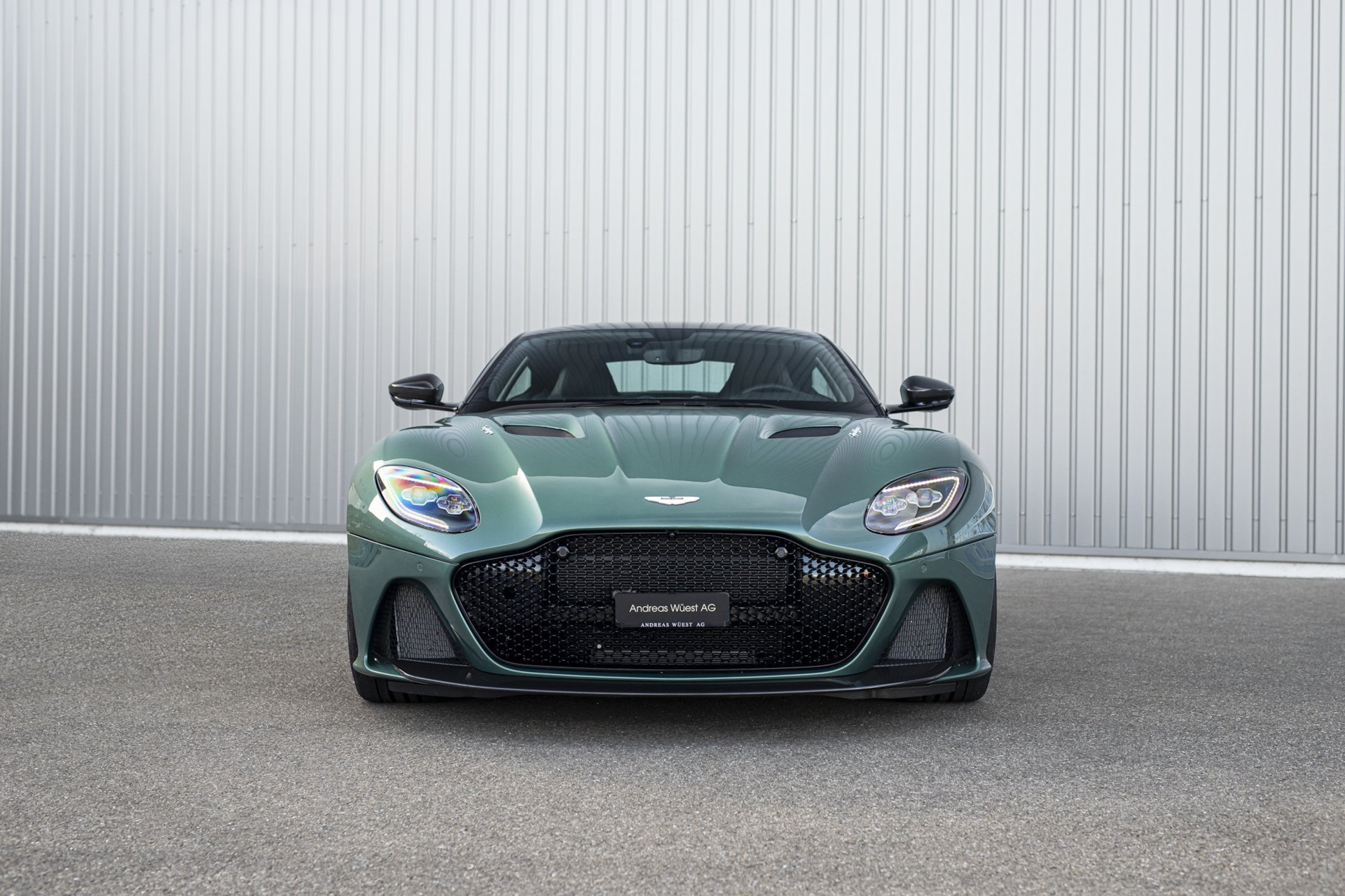 Aston Martin DBS Superleggera Р·РµР»РµРЅС‹Р№