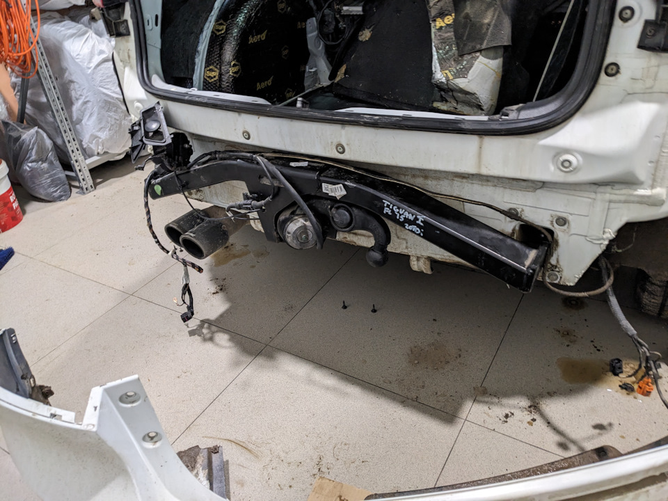 Оригинальный фаркоп (ТСУ) в Тигуан — Volkswagen Tiguan (1G), 2 л, 2014 ...