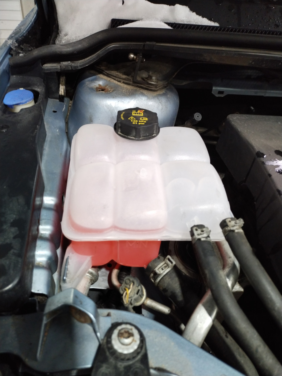 Расширительный бачок. — Ford Focus Wagon II, 1,8 л, 2007 года | поломка ...