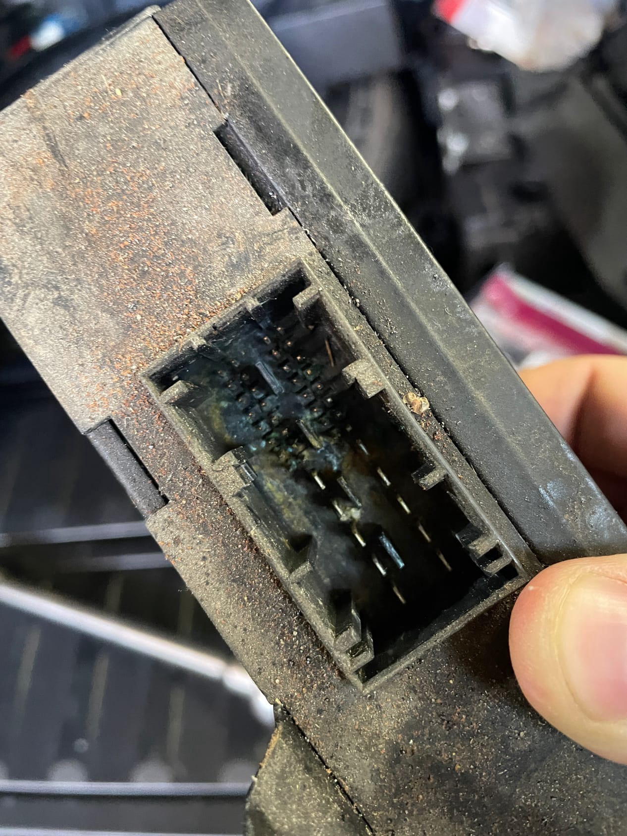 Пропадает звук в колонках | Замена штатного усилителя — BMW X5 (E53), 3 ...