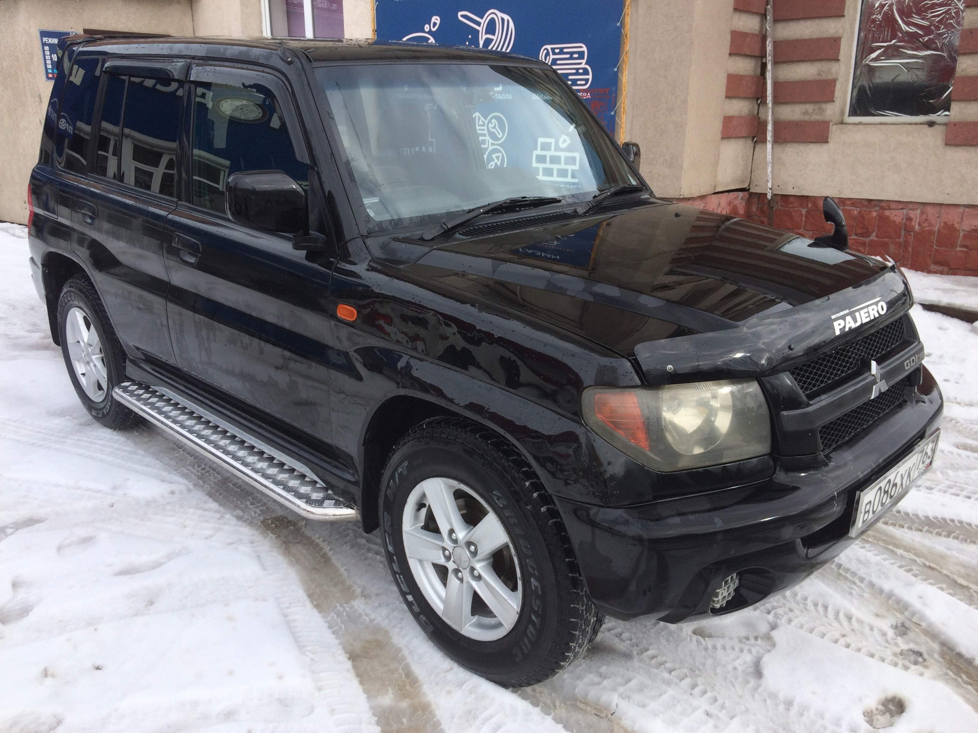 Mitsubishi Pajero io 2015