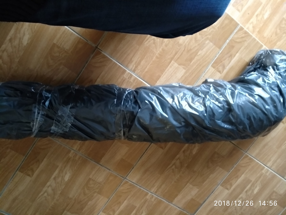 Накладки были сложены клюшкой, завернуты в несколько слоев различного упаковочного материала. — Lada 2113