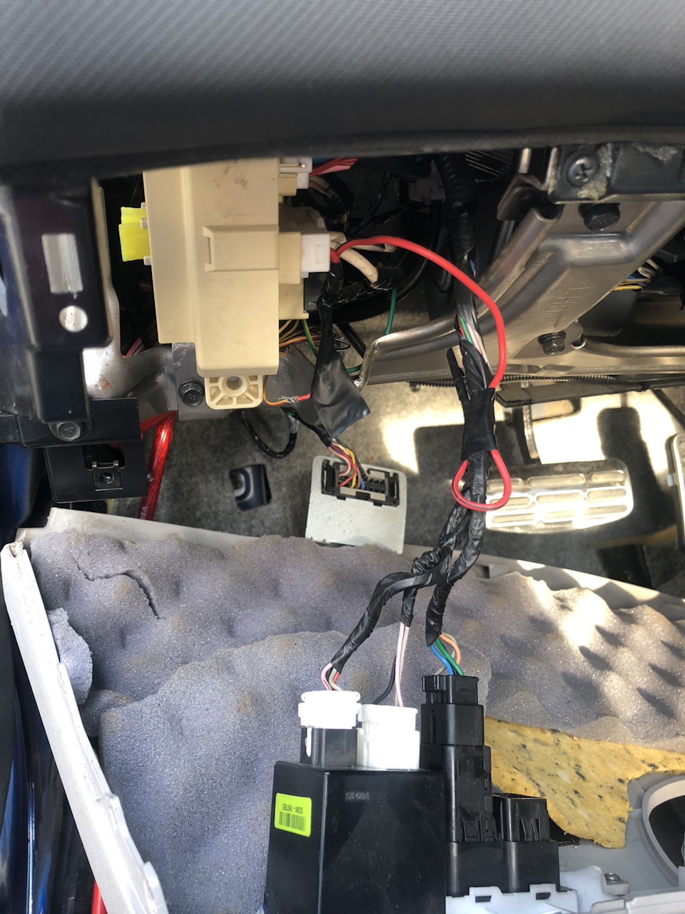 Вот куса проводов! — KIA Ceed (1G)