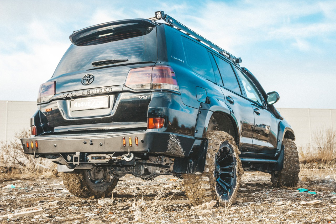 Toyota Land Cruiser 200 off Road Tuning