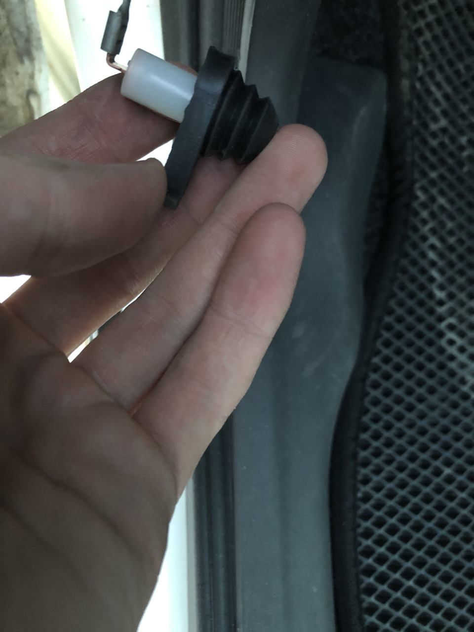 Концевик двери от General Motors — Lada Приора седан, 1,6 л, 2013 года ...