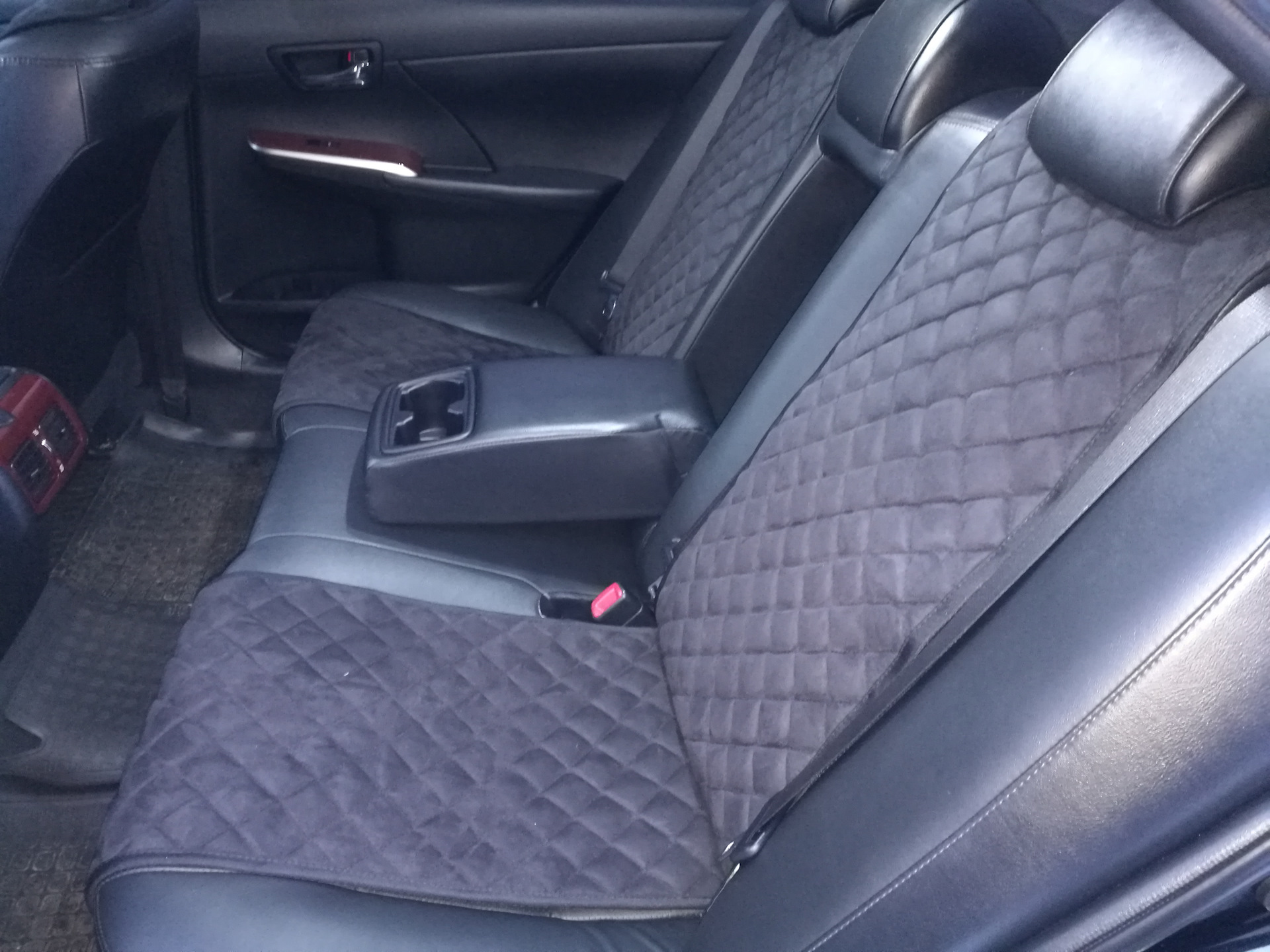 Накидки камри. Заднее сиденье Камри 55. Сиденье Камри 55. Camry 55 2.5 Seat Covers. Задний диван Камри 50.