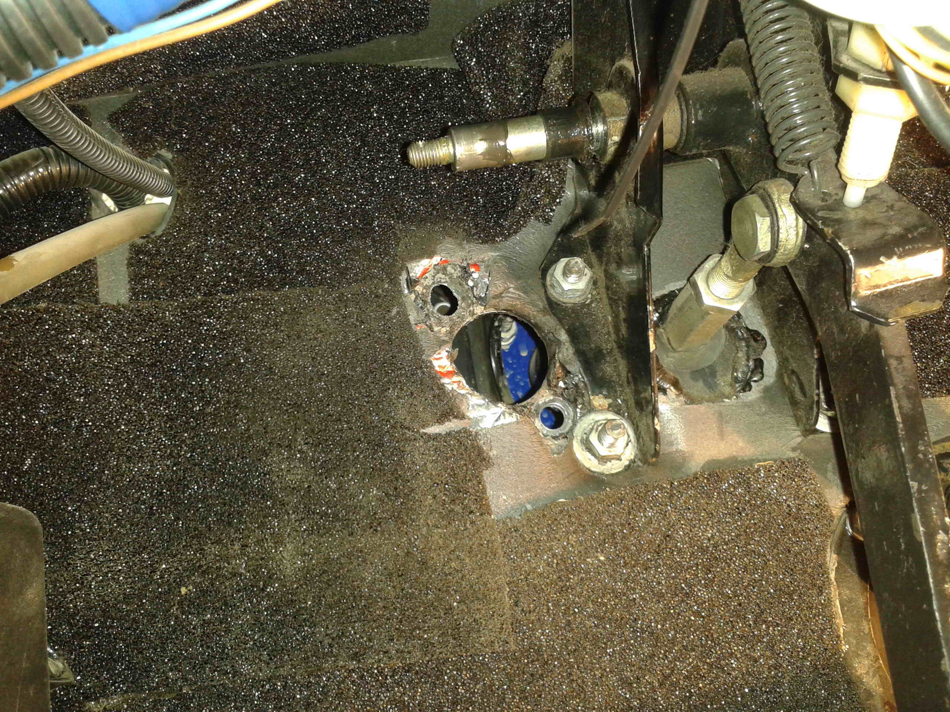 Как сделать сцепление легким. Как сделать сцепление легким. Сцепление ока 11113 педальный узел. Пружина педали сцепления mazda bt-50. Привод сцепления ваз 2109.