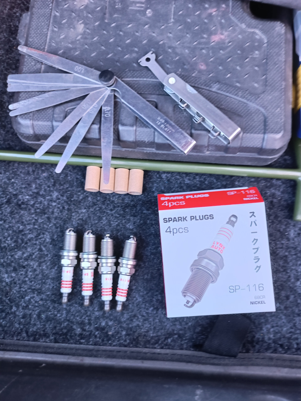 Замена свечей зажигания — KIA Spectra, 1,6 л, 2006 года техосмотр