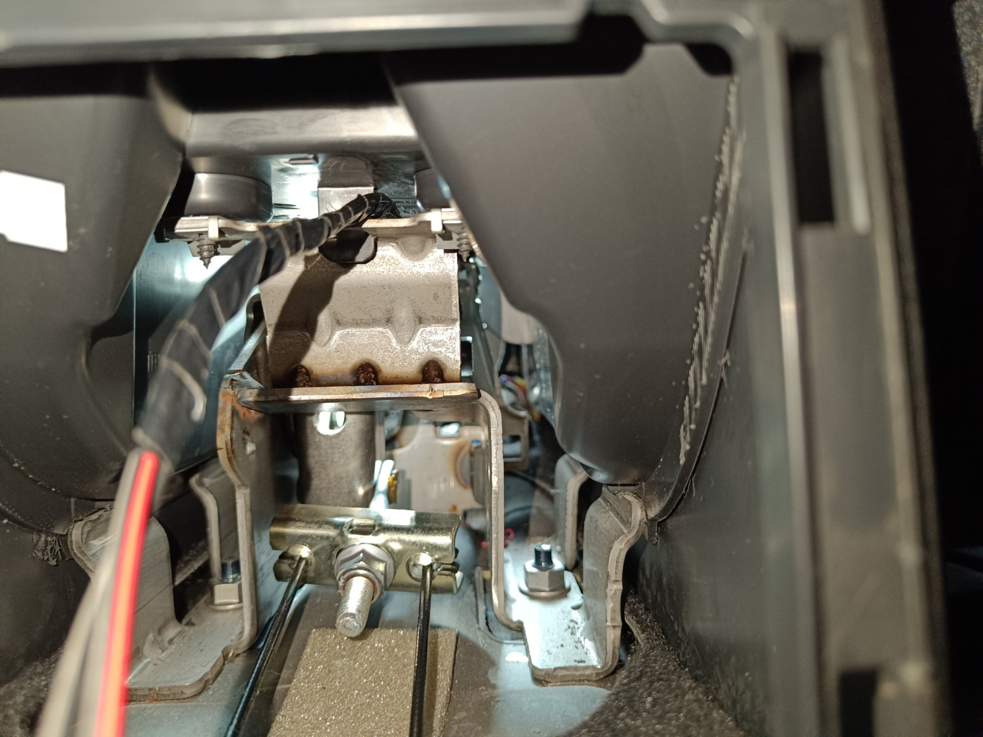 Установка дополнительной зарядки USB — Citroen C4 L, 1,6 л, 2016 года ...