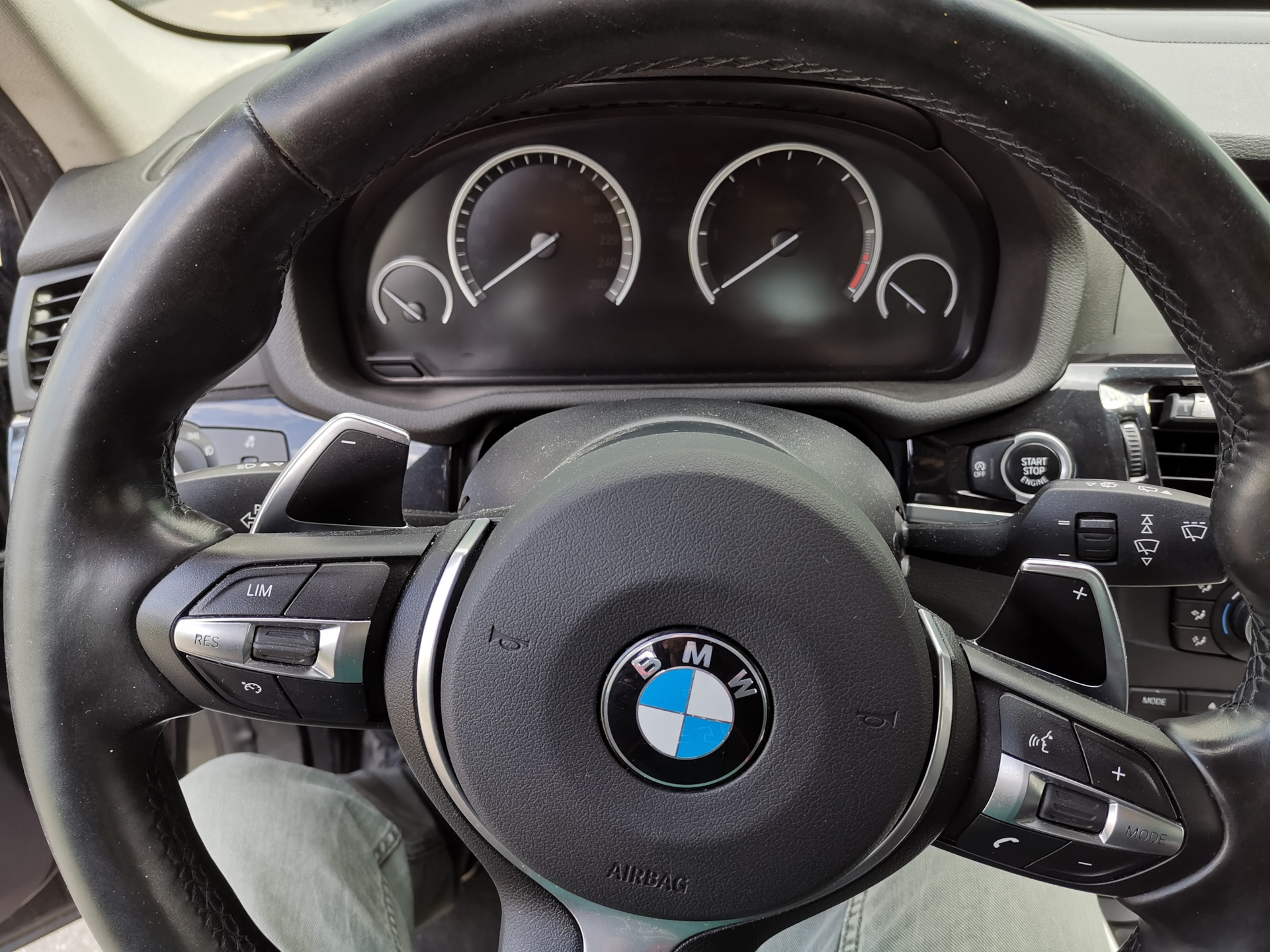 Gtm szl. Подогрев руля BMW x3. BMW f25 SZL рест. Кнопка подогрева руля BMW g30. Кнопка подогрева руля круглая.