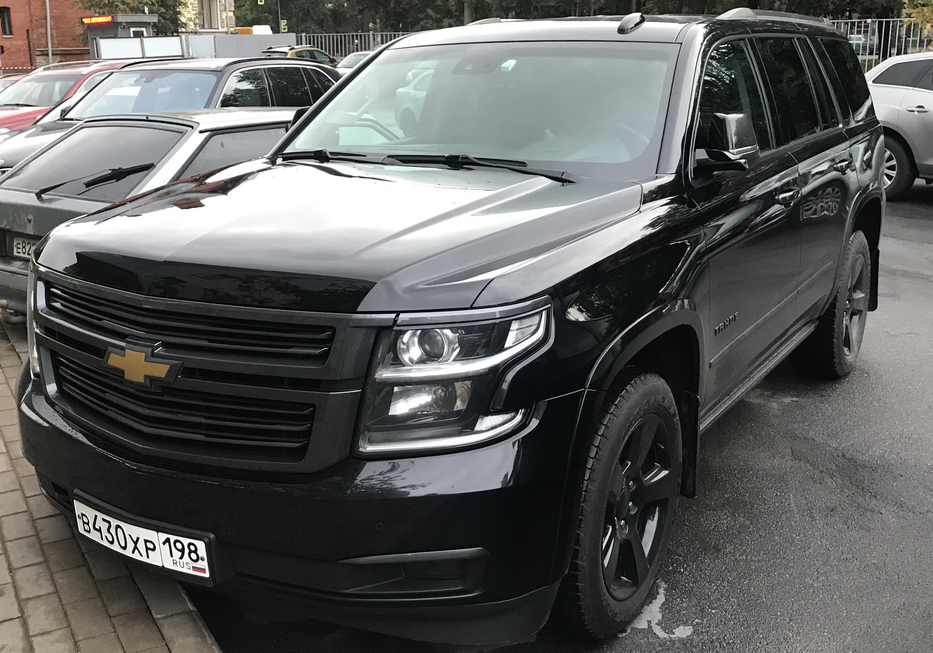 Шевроле тахо 6.2. Chevrolet Tahoe антихром. Chevrolet Tahoe 2 Black. Chevrolet Tahoe 2017 черный.