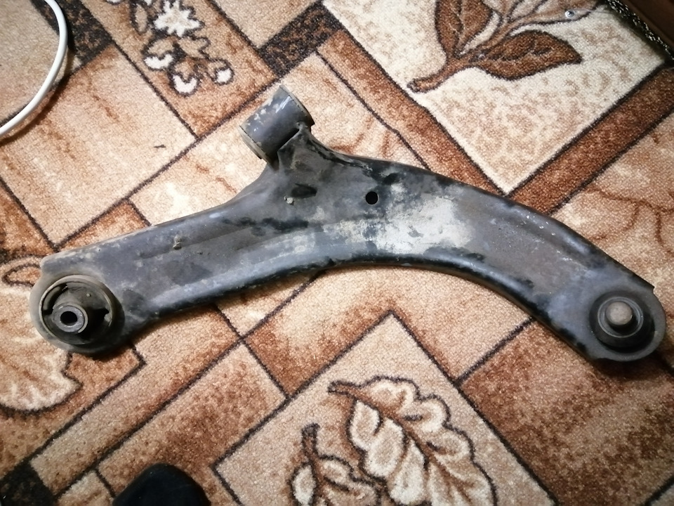 рычаг погнутыдлинный. загнуло рычаг. погнул рычаг подвески. рычаги ниссан санни b14. гнутые рычаги подвески.