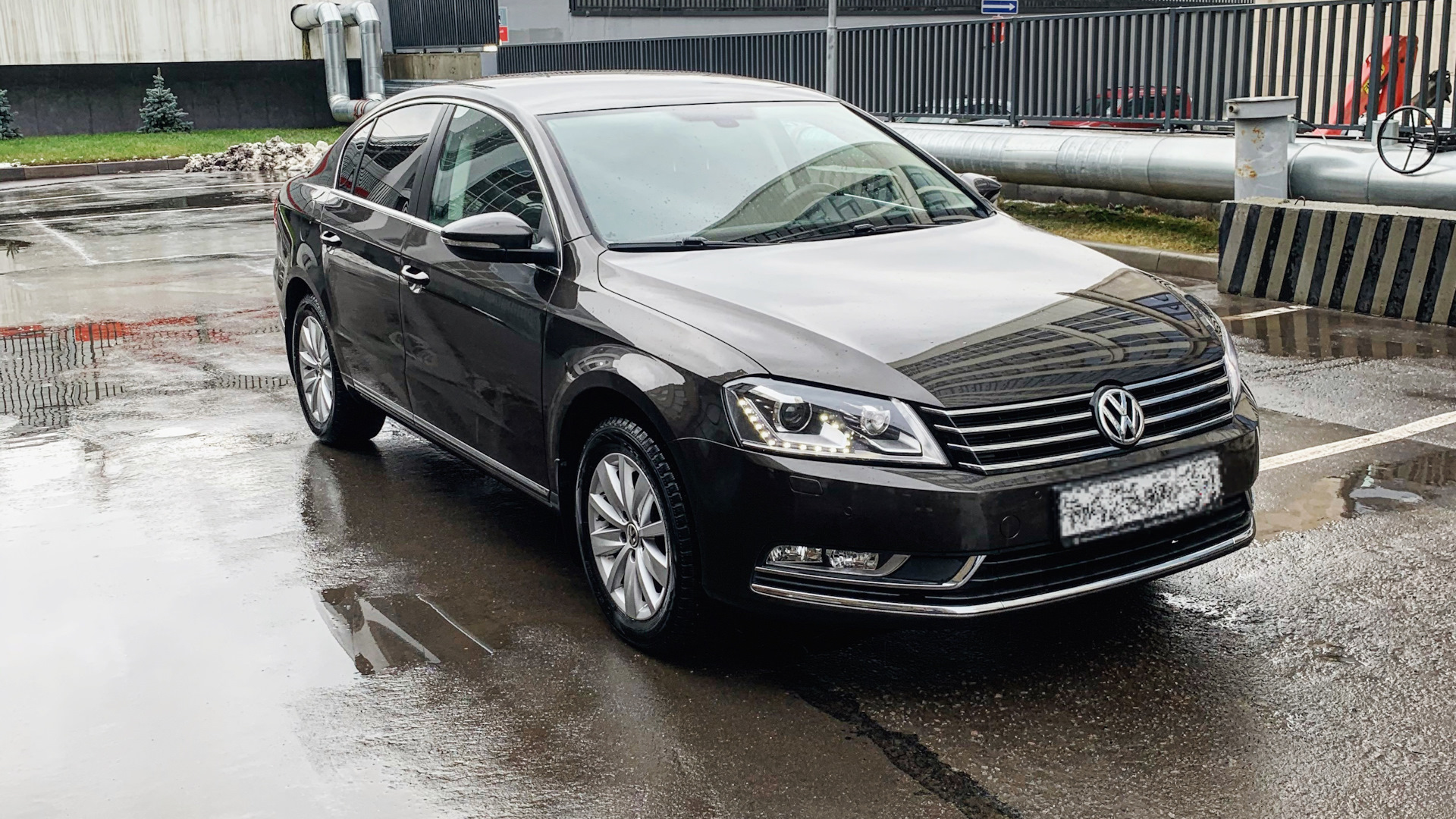 Volkswagen Passat B7 1.8 бензиновый 2013 | Шоколадный на DRIVE2